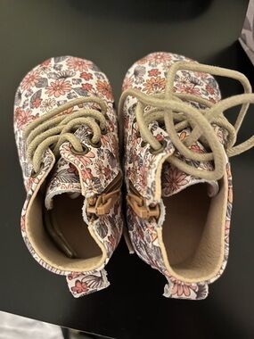 Girls Floral Lace-Up Ankle Boots in Pink and Tan